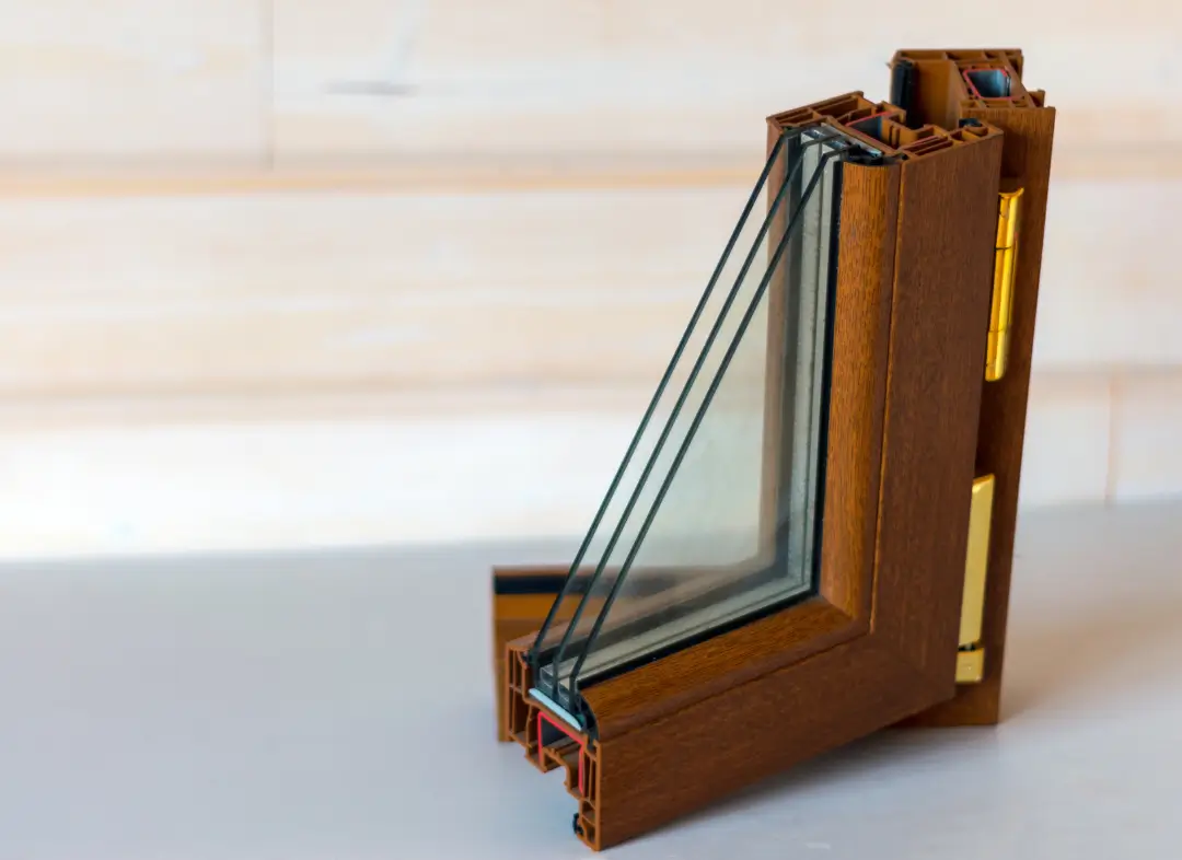 Installation de fenêtre en bois sur mesure Pignan